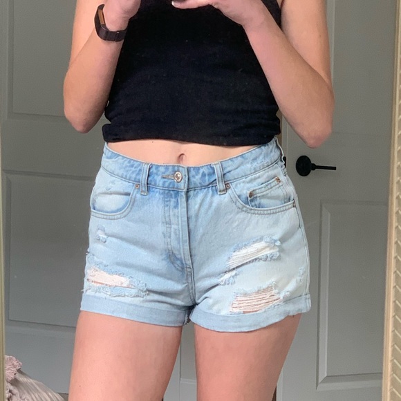 F21 Distressed Denim Shorts - Picture 1 of 4